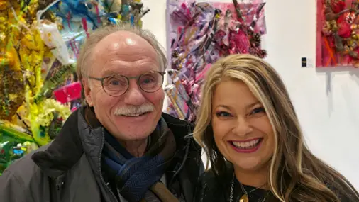 Auch Bernhard Conin war gekommen, um sich die Bilder von Manuela Klein anzuschauen.