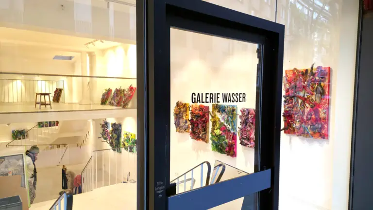galerie wasser blick durch tuer